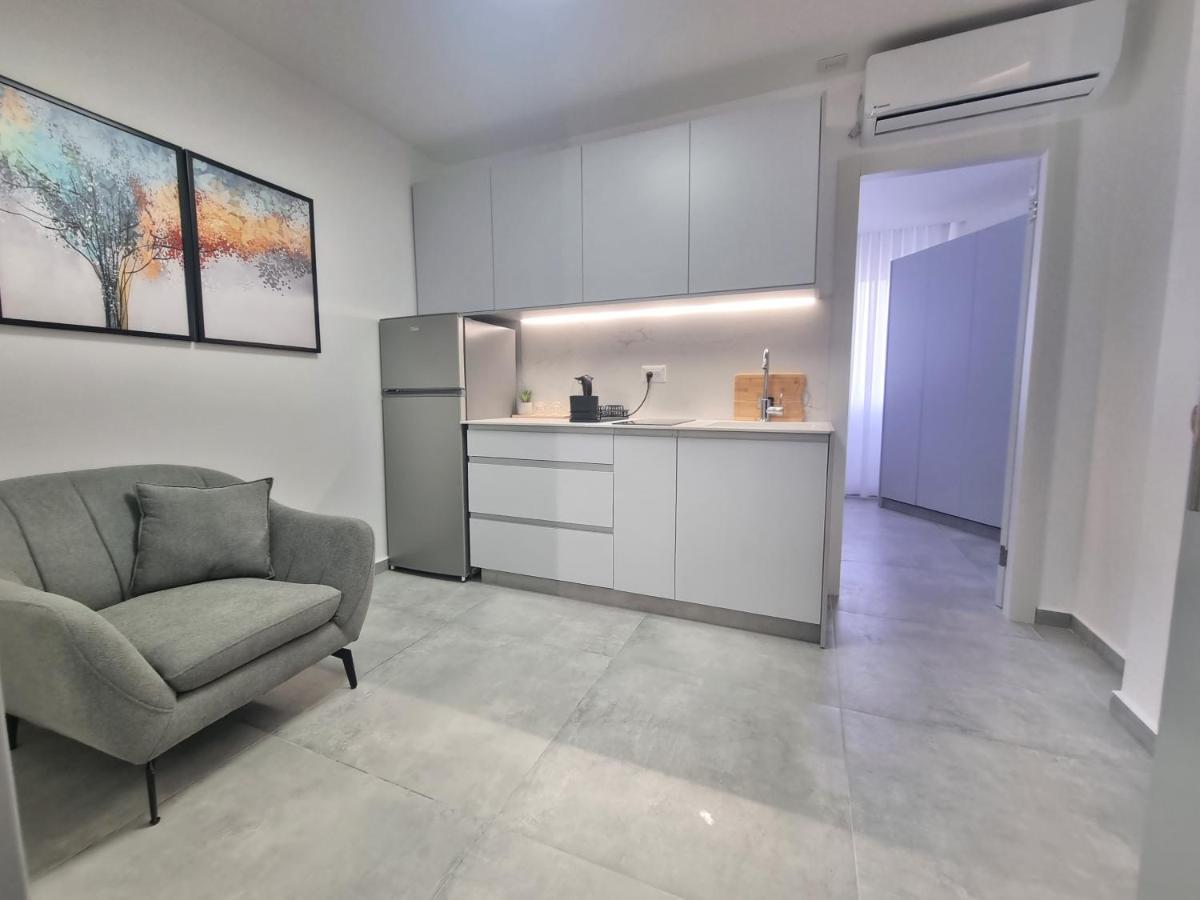 חוויה בכיכר Appartement Netanja Buitenkant foto