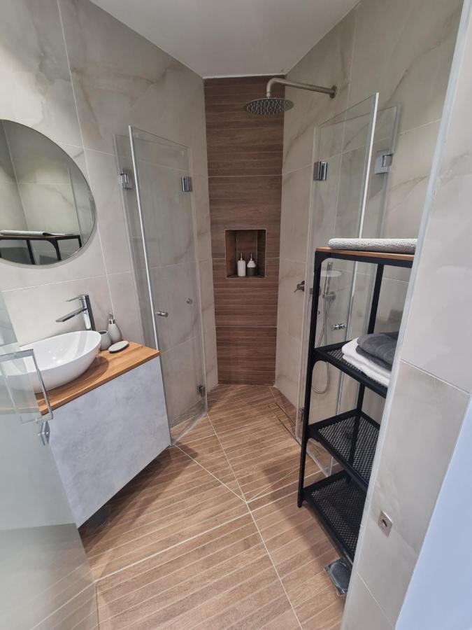 חוויה בכיכר Appartement Netanja Buitenkant foto