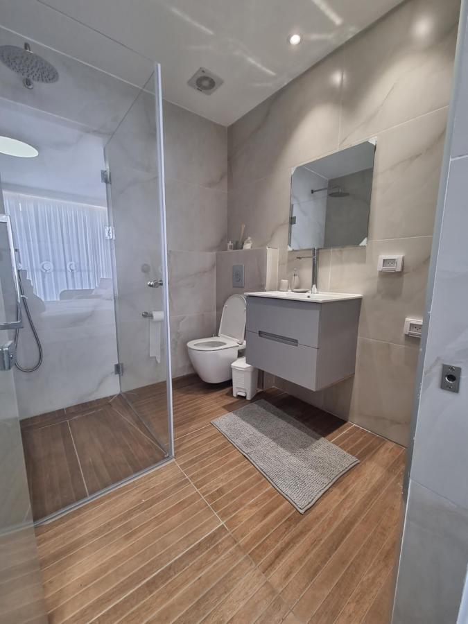 חוויה בכיכר Appartement Netanja Buitenkant foto