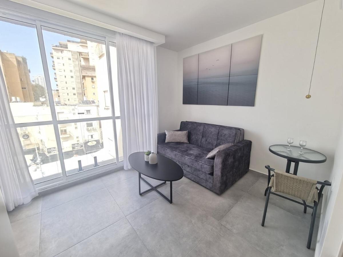 חוויה בכיכר Appartement Netanja Buitenkant foto