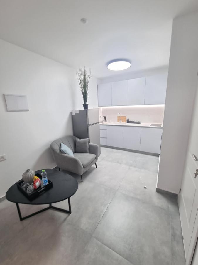 חוויה בכיכר Appartement Netanja Buitenkant foto