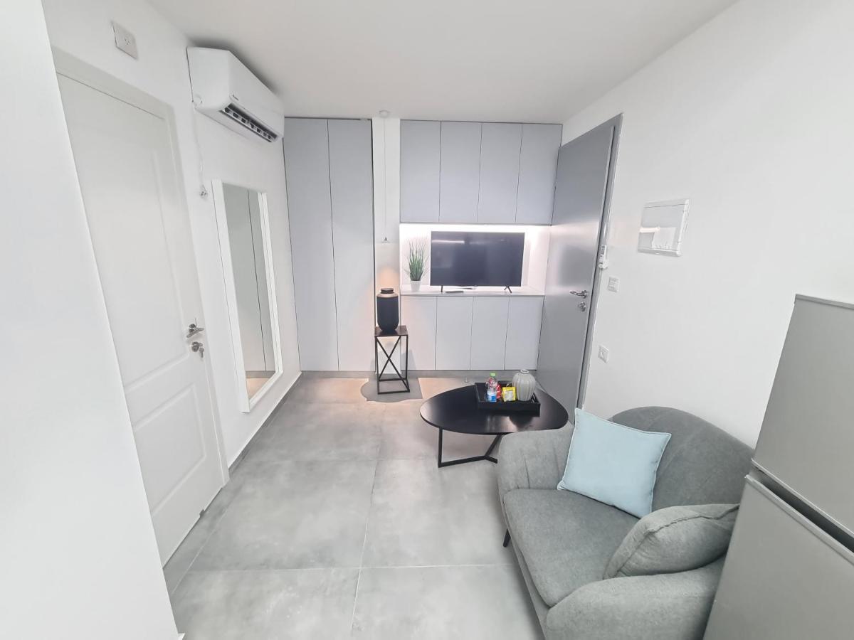 חוויה בכיכר Appartement Netanja Buitenkant foto