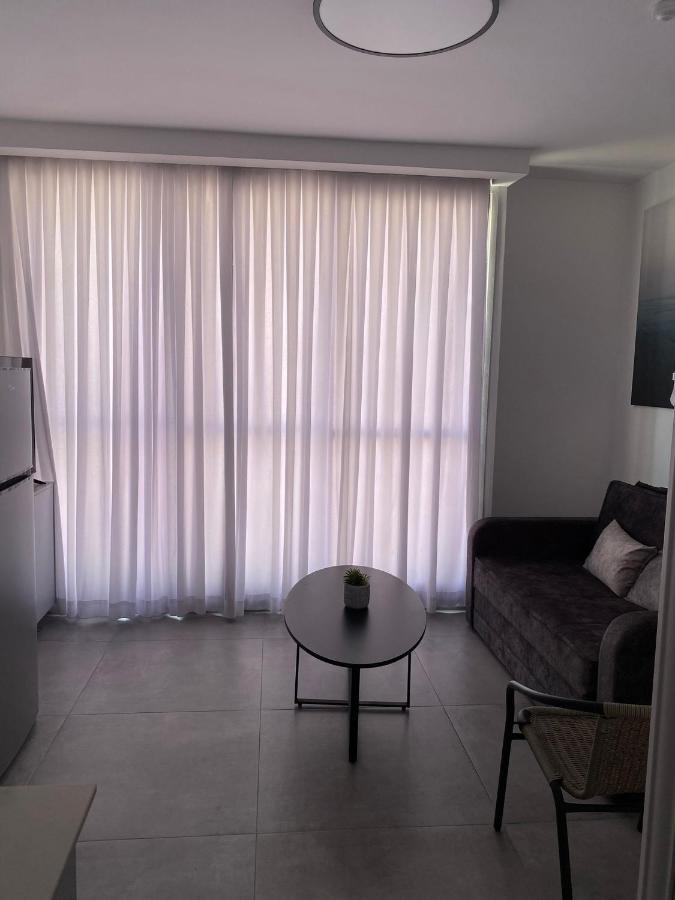 חוויה בכיכר Appartement Netanja Buitenkant foto